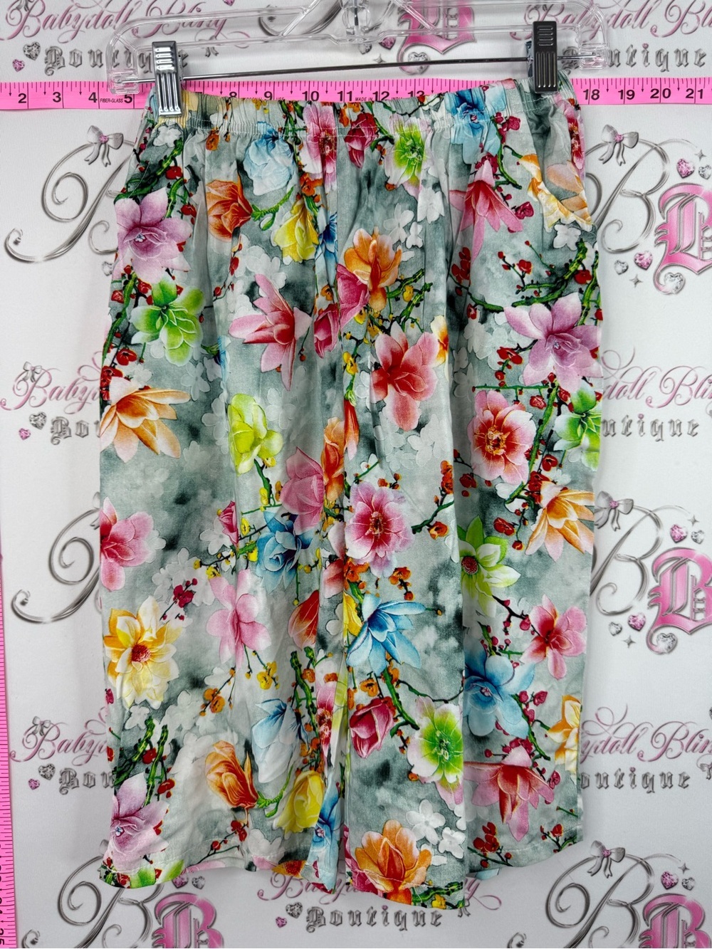 Capri crop pants flowers Floral Print Capris in Multi-Color